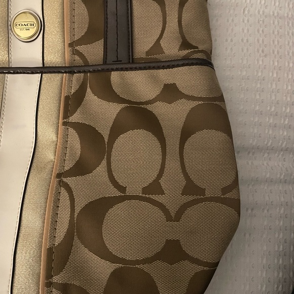 Beautiful Coach NEW WITHOUT TAGS Brown Leather Brown Bag with White Stripe - Picture 2 of 9